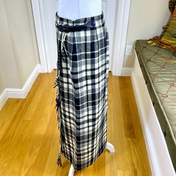 Eddie Bauer Skirt Wool Plaid Maxi Black Cream Wrap Fringe Leather Buckle (10) - Picture 3 of 9